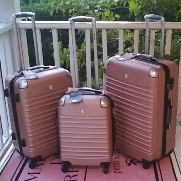 3 Piece Luggage Hardside, Spinner W/ code Lock. - Picture 4 of 7